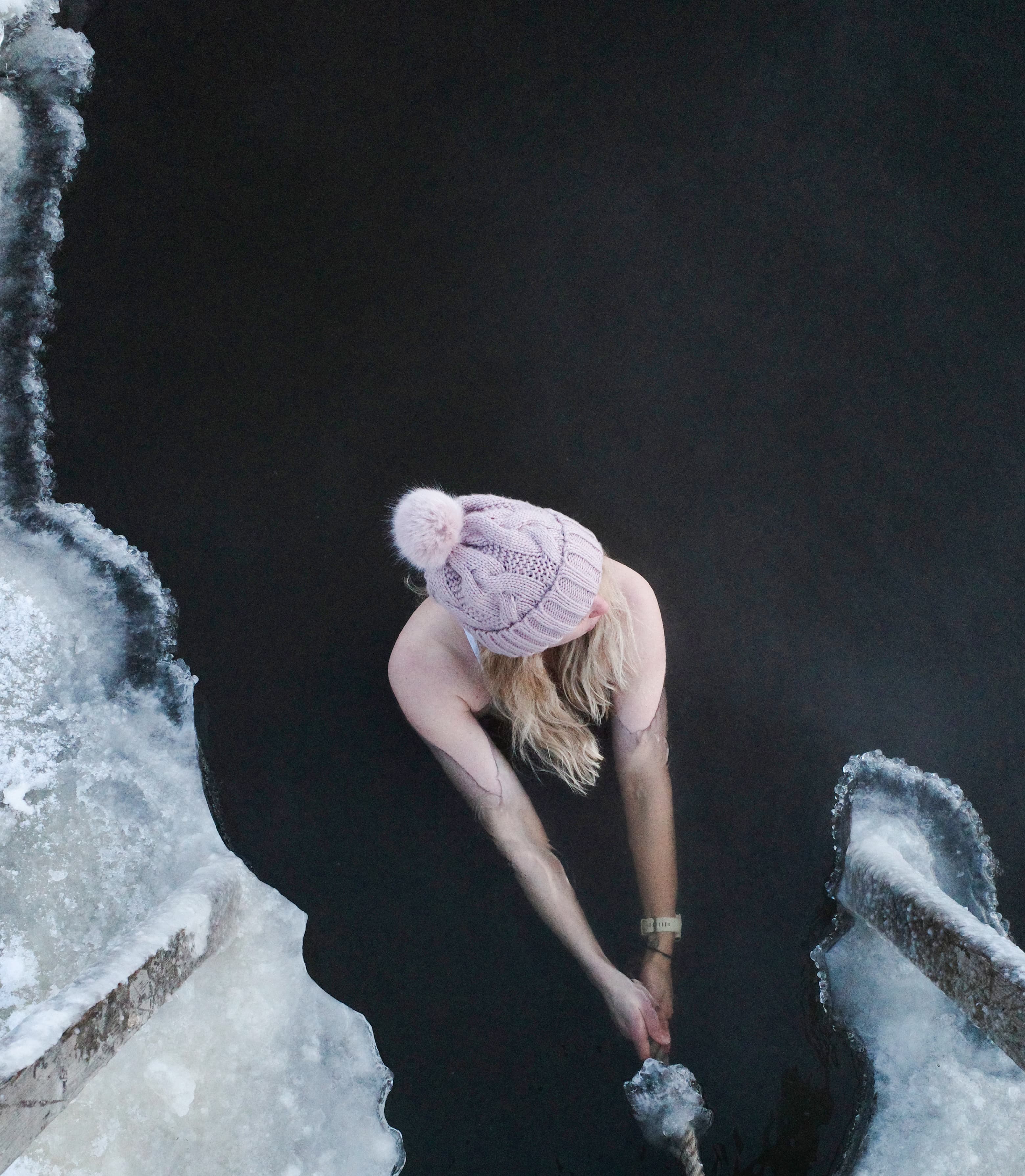Cover Image for Going for an ice-cold swim: a dream